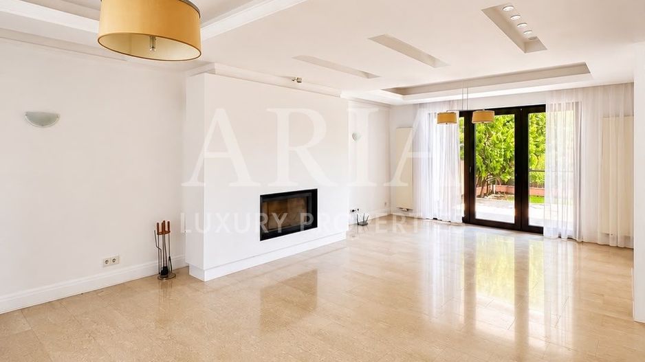VILA COMPLEX RESIDENTIAL PIPERA - Poză 1