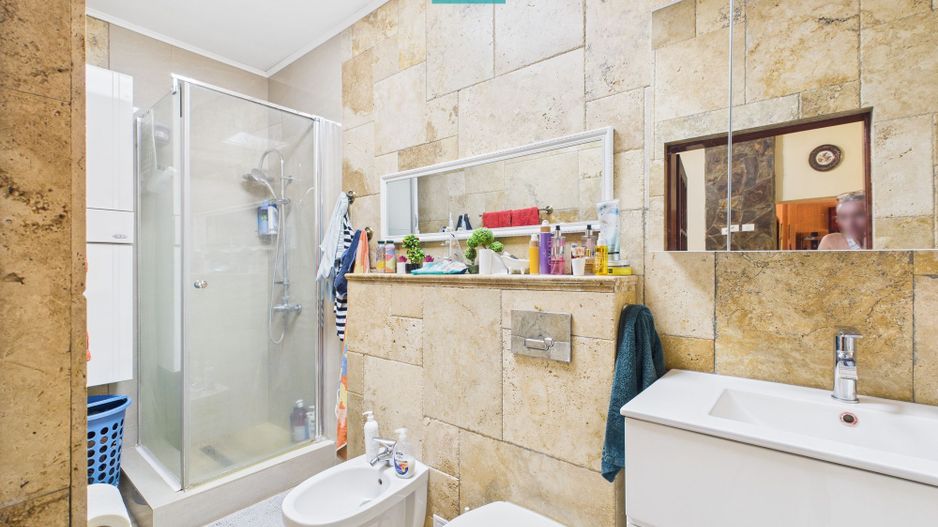 Casă și clădire de apartamente la Orțișoara - Poză 40