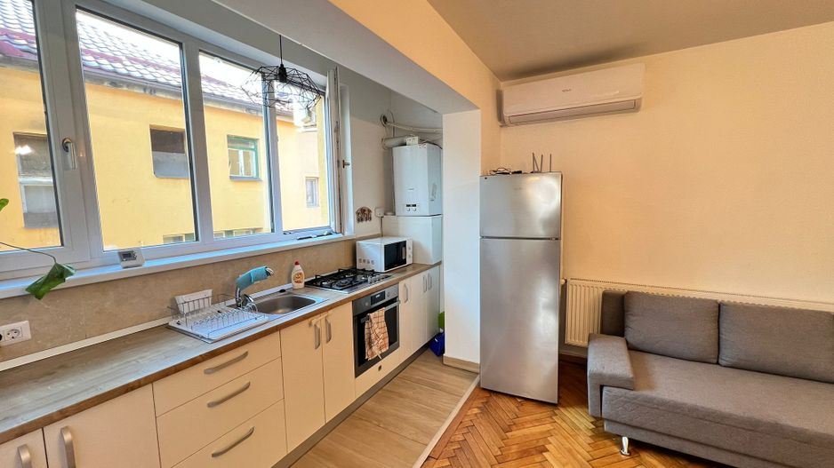 Apartament spatios cu 3 camere | 100 mp | Balcon | Curte | Central - Poză 9