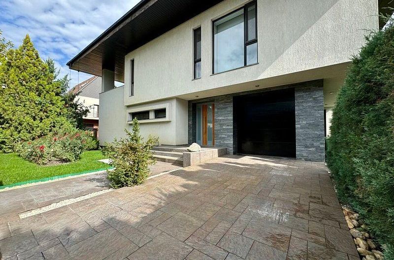 Vila lux de vanzare in cel mai dorit complex din Erou Iancu Nicolae-locatie rara - Poză 36