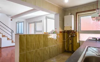 Casă de vânzare – 181 mp, 3 apartamente, 9 camere – București - Poză 14
