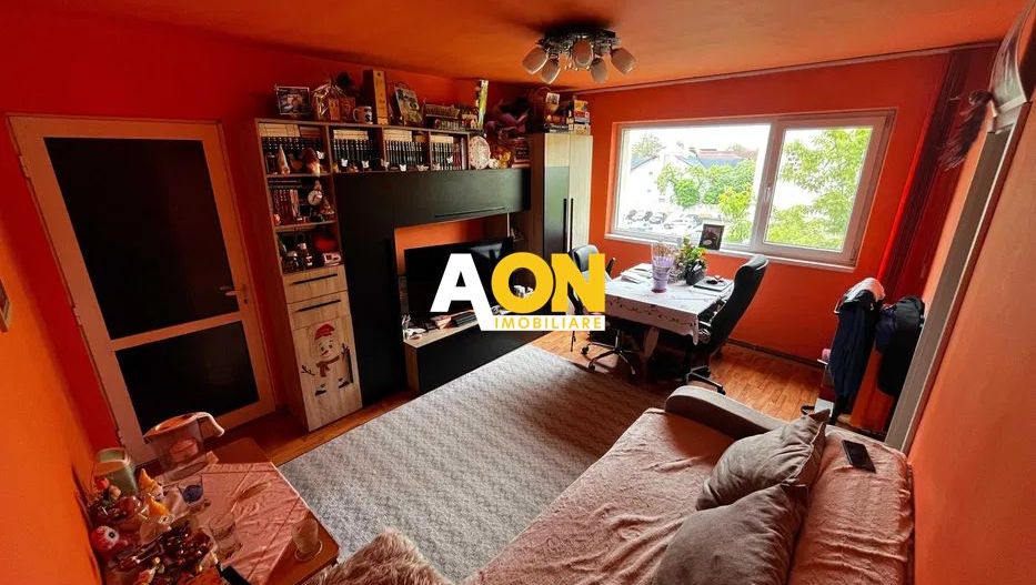 Apartament 2 camere etaj intermediar, Cetate - Poză 2