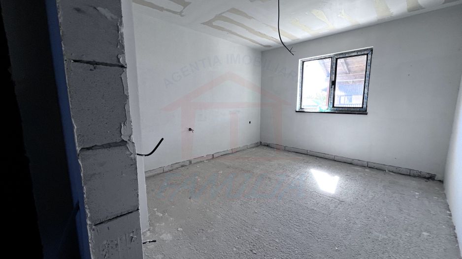 Vanzare casa P+M in Sendreni( in spatele Primariei), pret 99 000 euro - Poză 24