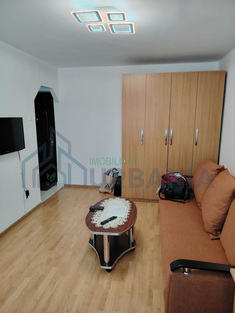 Apartament cu o cameră, renovat recent, în zona Podu Roș, Iași - Poză 1