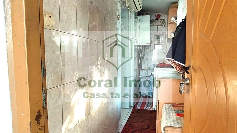 Vanzare casa 6 camere, 3 bai, 3 bucatarii, 2 centrale,  curte individu - Poză 17