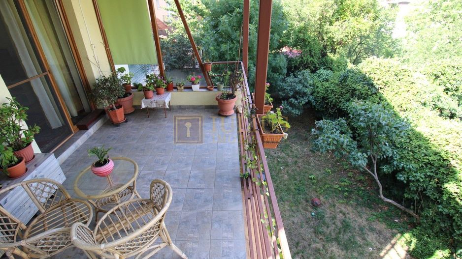 Decomandat, suprafata generoasa, centrala proprie/clima. Terasa mare! - Poză 1