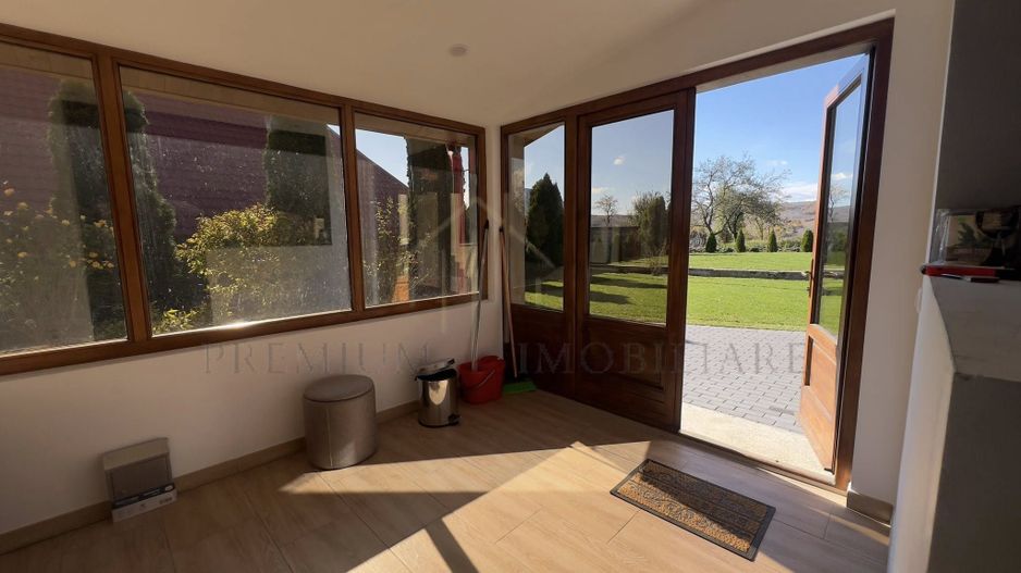 Casa de vanzare la 13 km de Onesti - Poză 11