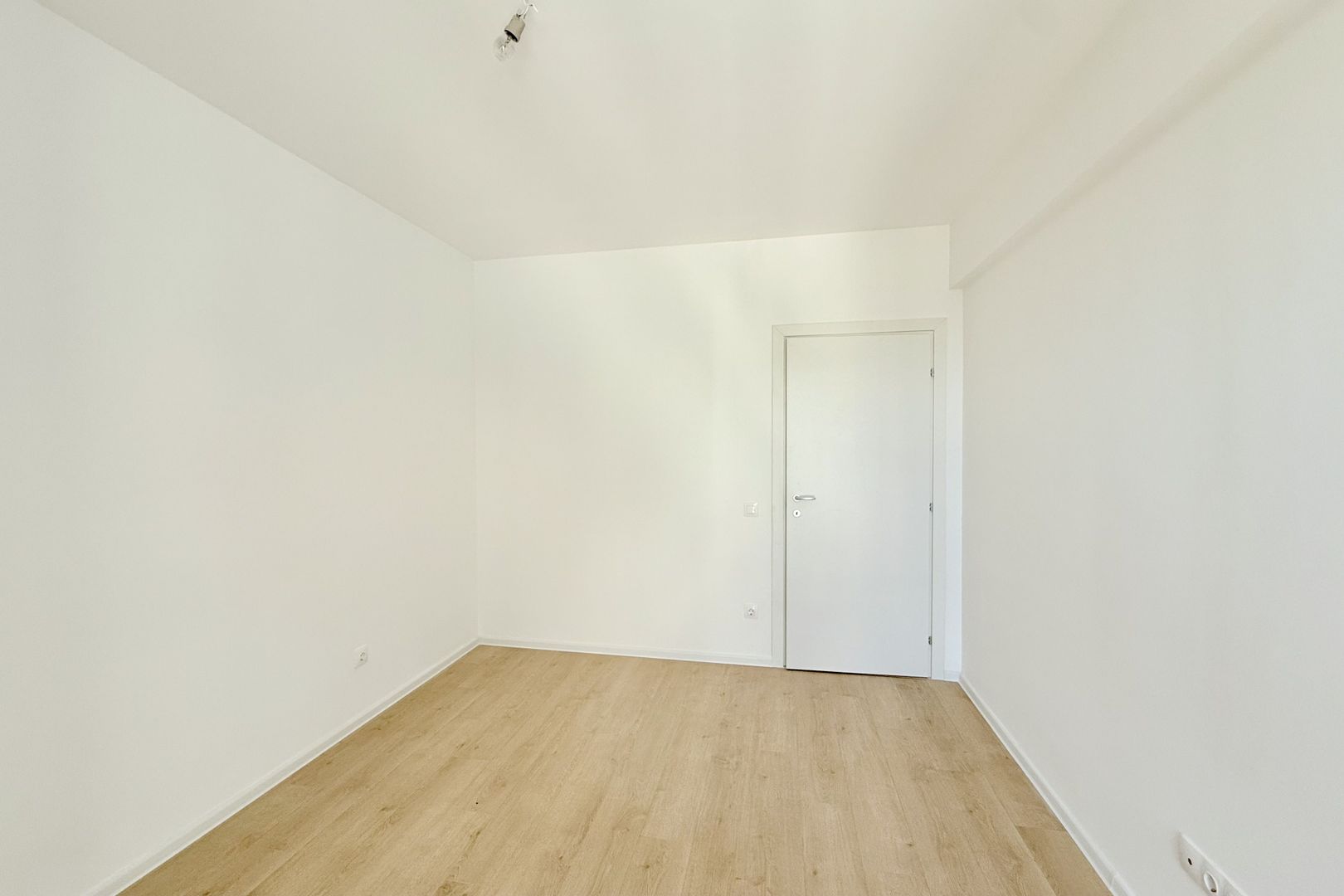 Apartament 3 camere spațios, amenajat, bloc nou, comision 0% - Poză 8