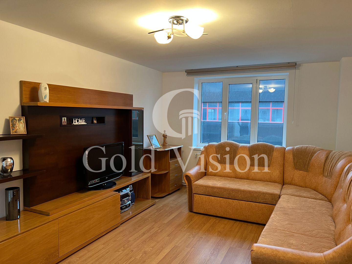 Apartament cu 4 camere, decomandat, 80 mp utili, zonă centrală - Poză 1