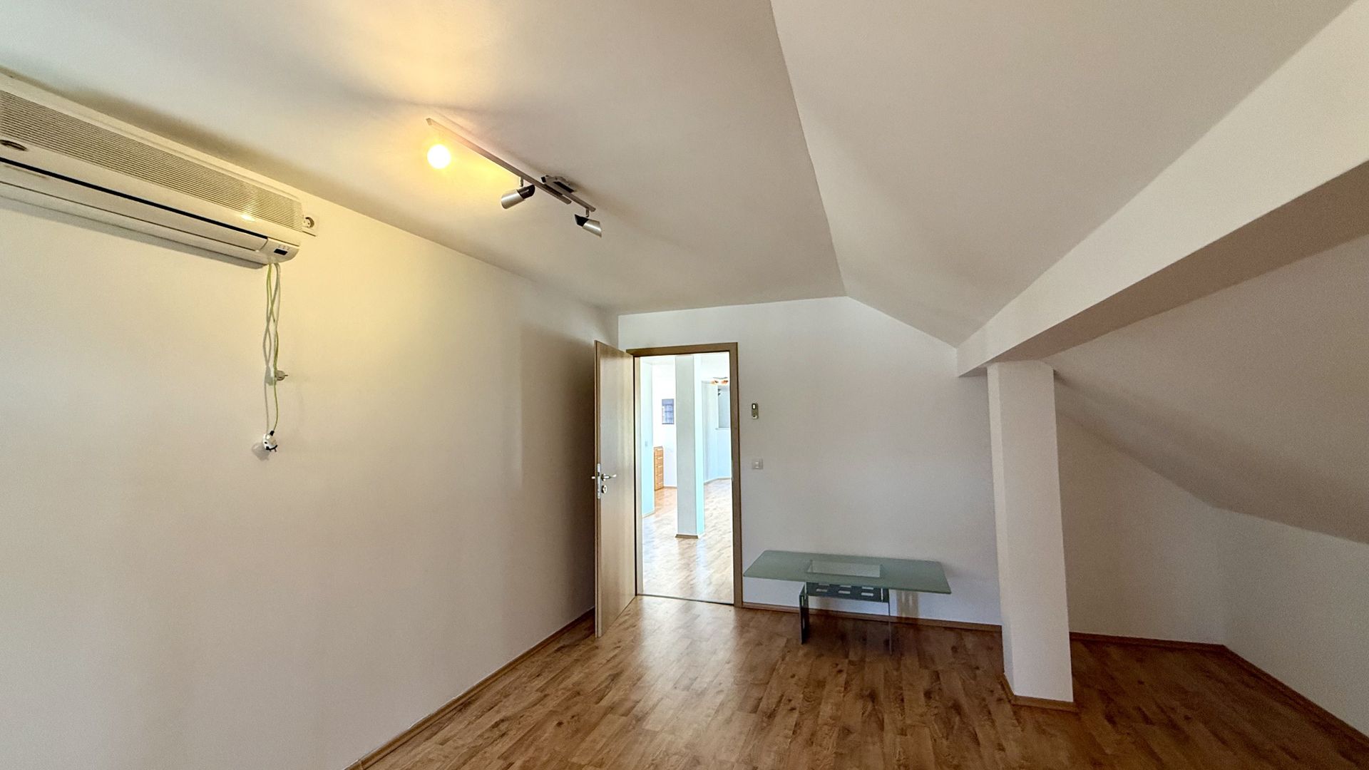 APARTAMENT DECOMANDAT - Poză 12