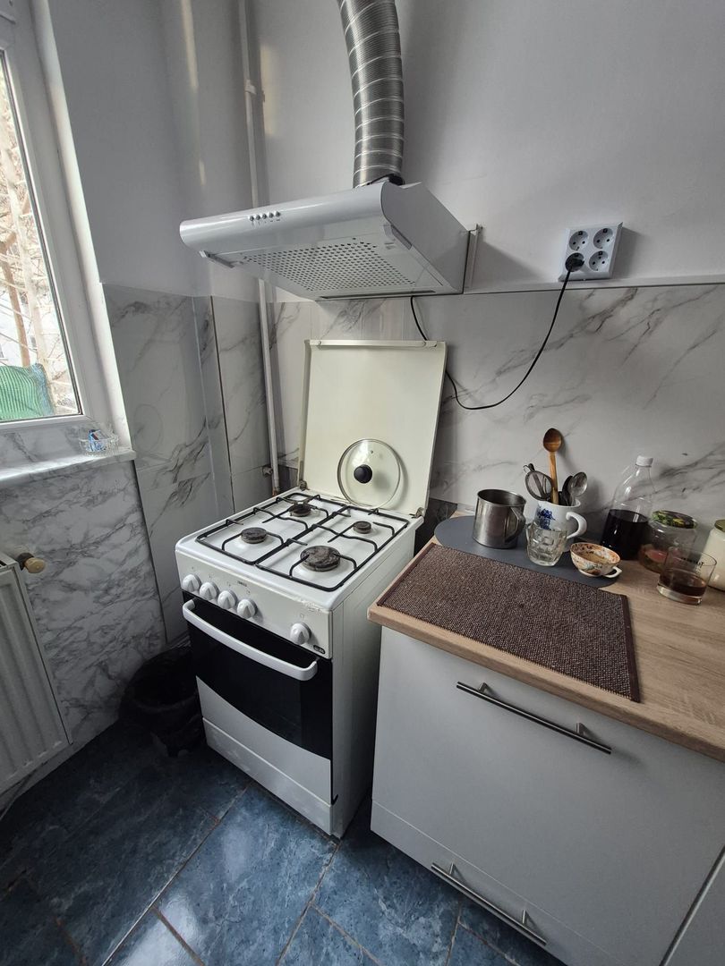 De inchiriat apartament 2 camere, Centru, 300 euro - Poză 5