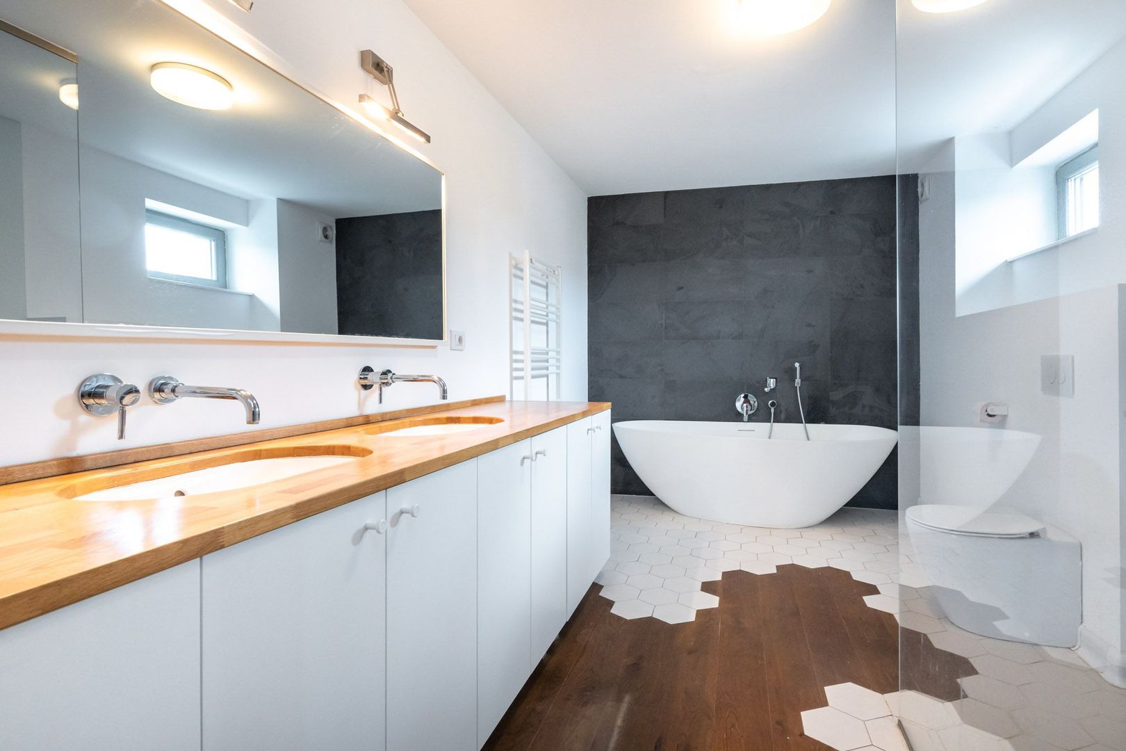 COMISION 0% - Vila eleganta P+2E 380 mp utili, teren 470mp, lac propriu + ponton - Poză 12