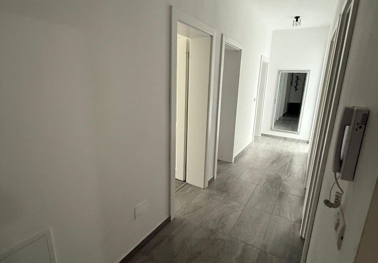 Giroc-Aleea cu plopi | 2 Camere + Terasa 17 mp  | Bucatarie inchisa | Etaj 1 - Poză 2