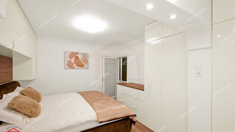 De închiriat apartament 3 camere, Micro 21 - Poză 2
