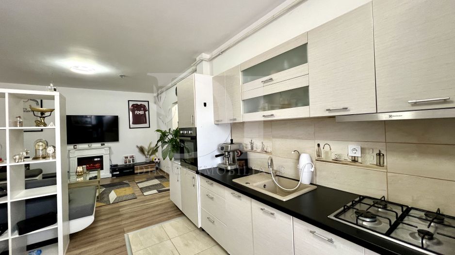 Apartament doua camere / Etaj intermediar / Zona Cetatii - Poză 8