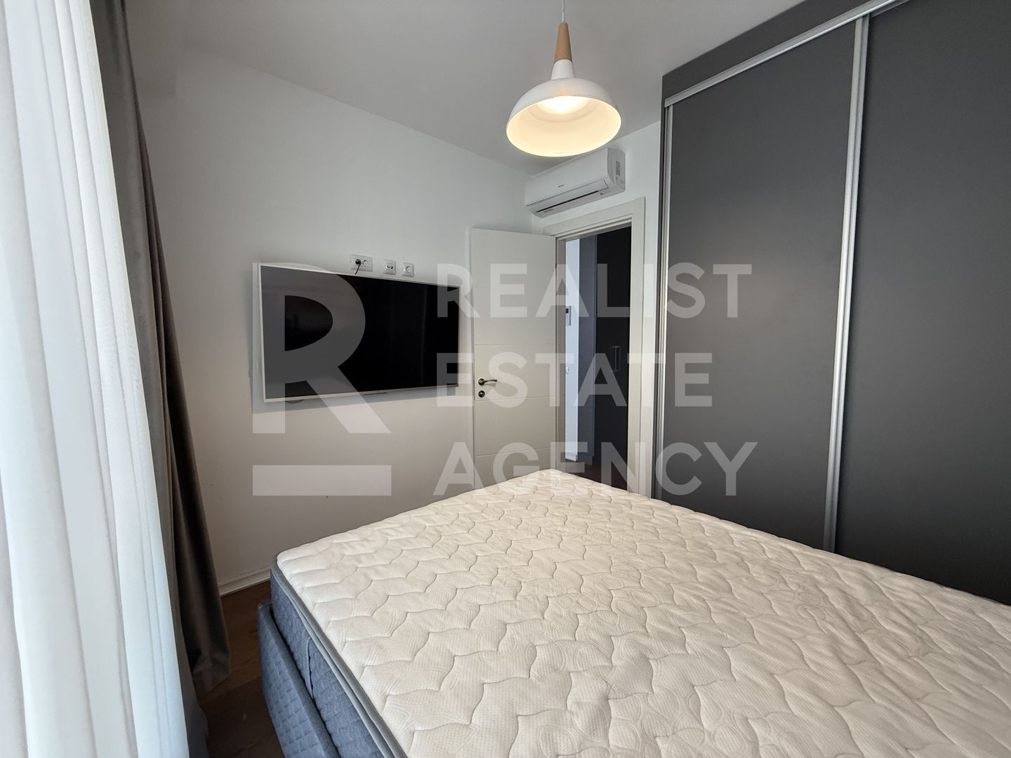 Chirie - Apartament cu terasă și priveliște spre Parcul Verdi - Poză 6