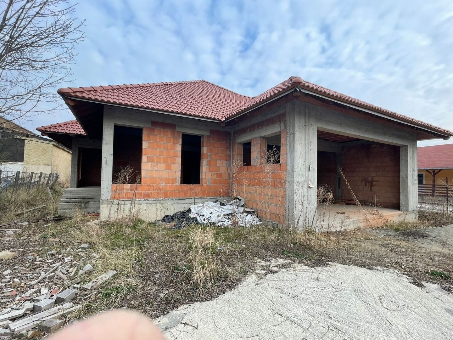 Casă de vânzare 260 mp utili + 1052 mp teren in centrul orasului Covasna - Poză 1