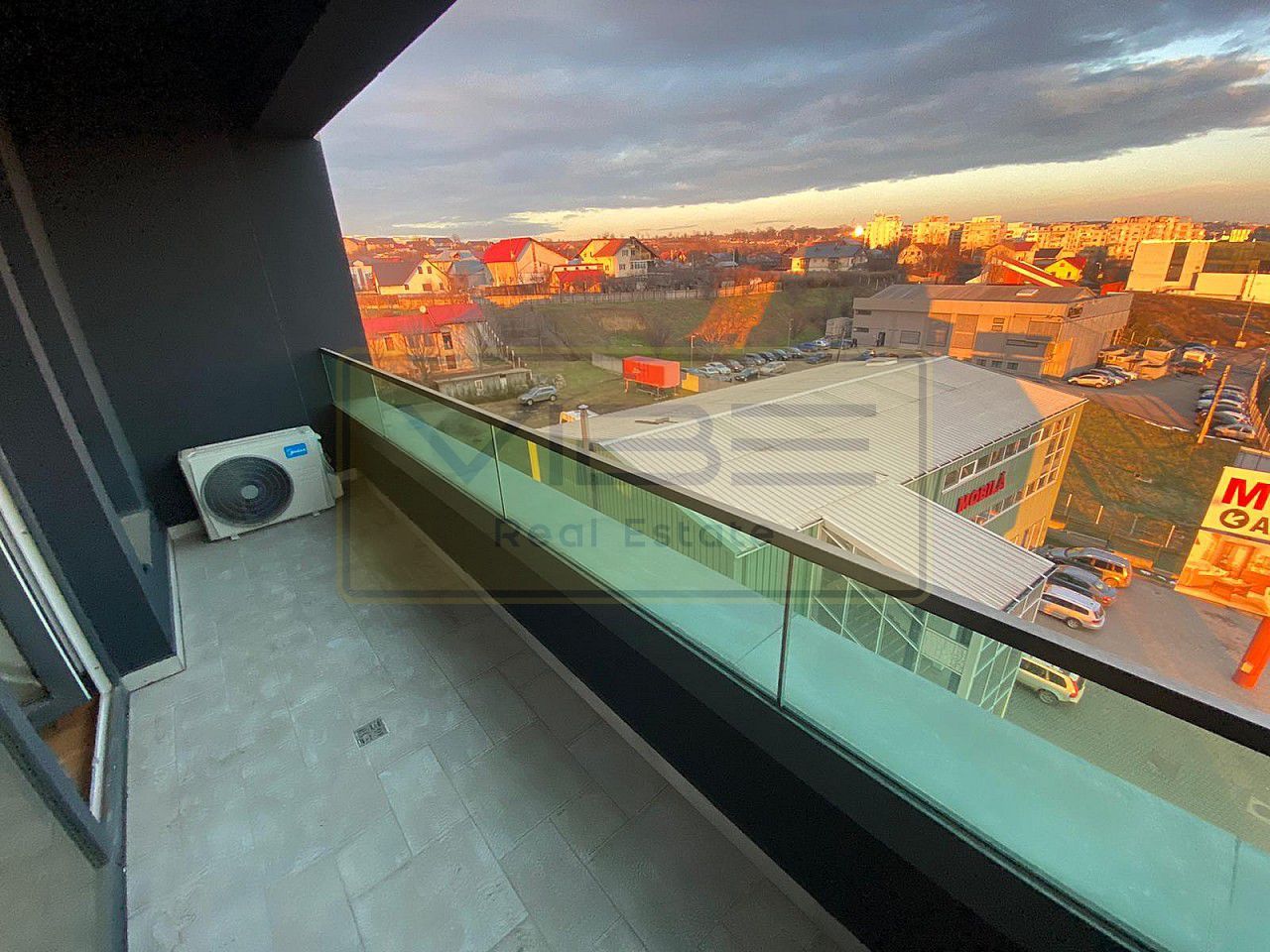 Rond Pacurari- 2 camere  Decomandat -Intabulat - bloc nou ! - Poză 1