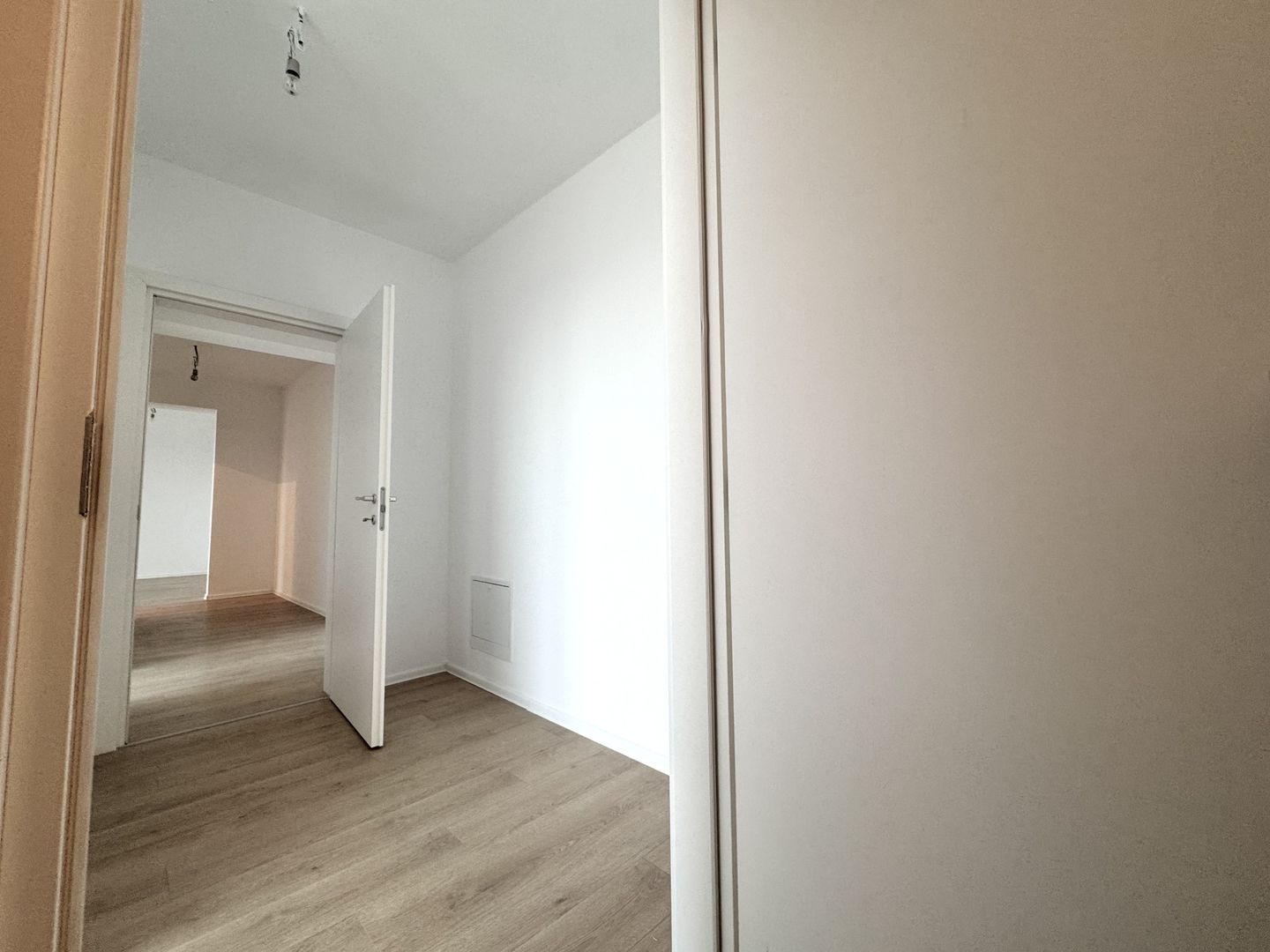 Apartament 4 camere Decomandat + Grădină Proprie - Atria Urban Resort - Poză 12