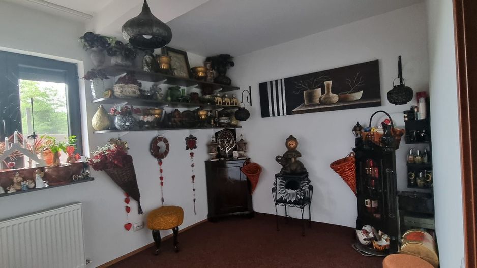 Parter cu structură pentru etaj, curte amenajată și organizare impeca - Poză 29