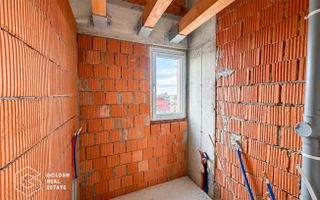 Penthouse cu potential exceptional, la rosu, 170mp, mansardabil pana la 300mp - Poză 10