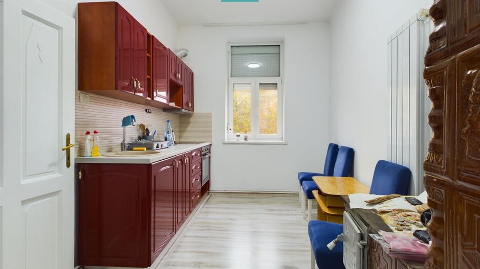 Apartament la casă zonă centrală - Poză 5