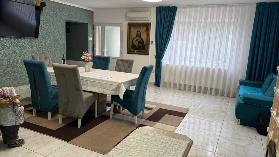 Casa spatioasa de vanzare plan parter in Osorhei - Poză 3