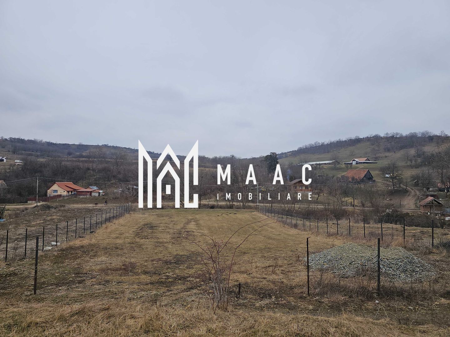 Teren de vânzare în Hamba | 1.740 mp | cu utilități și ieșire la râu - Poză 1