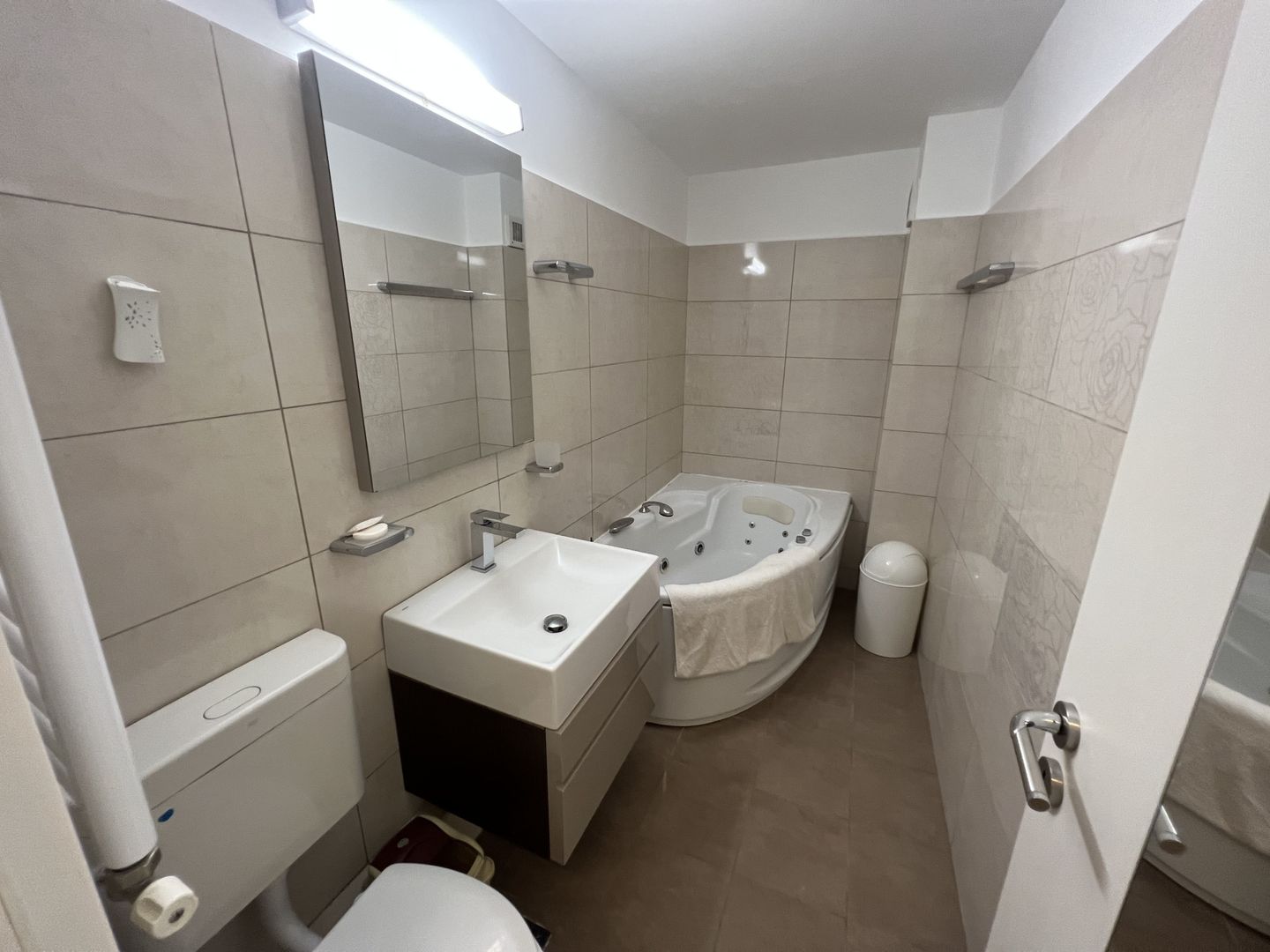 Apartament Lux 4 camere metrou loc parcare - Poză 24