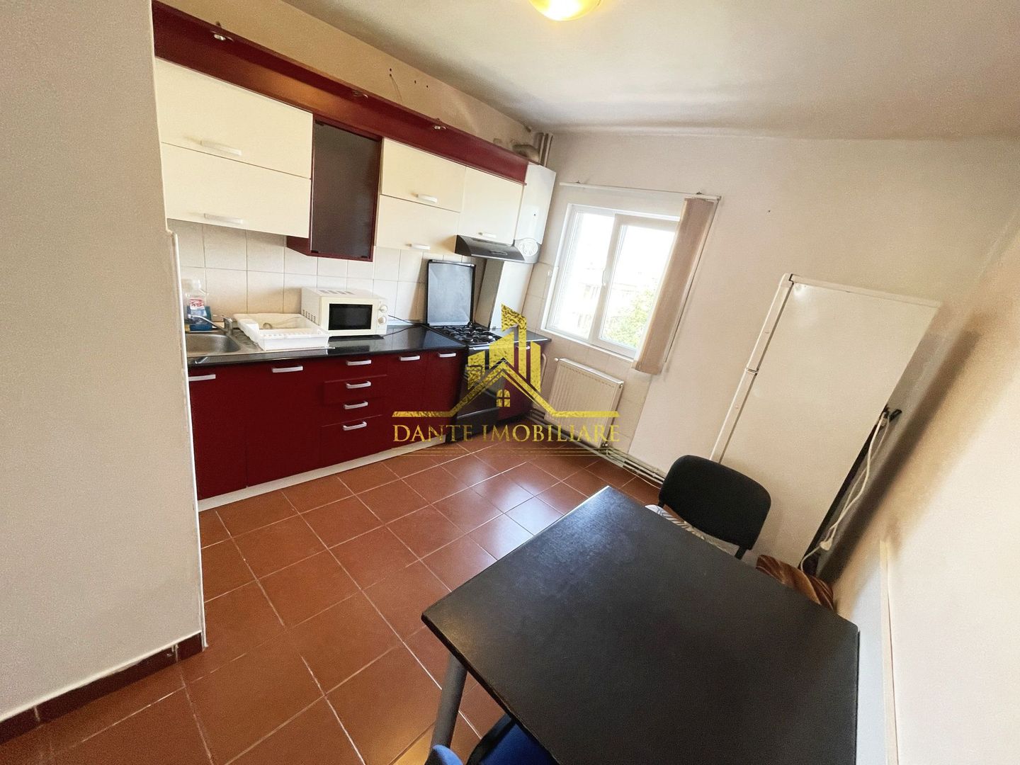 3 camere, decomandat, LA CHEIE, balcon, Semicentral, Piata Marasti - Poză 10