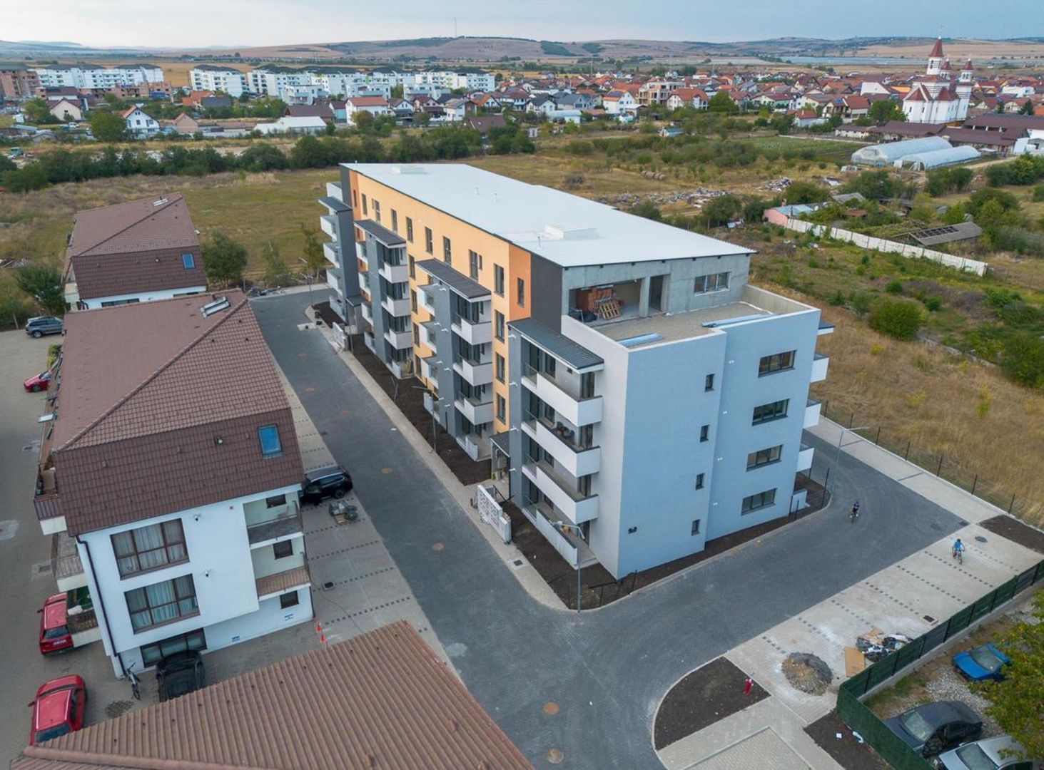Perfect pentru investitie , apartament langa lac! - Poză 2