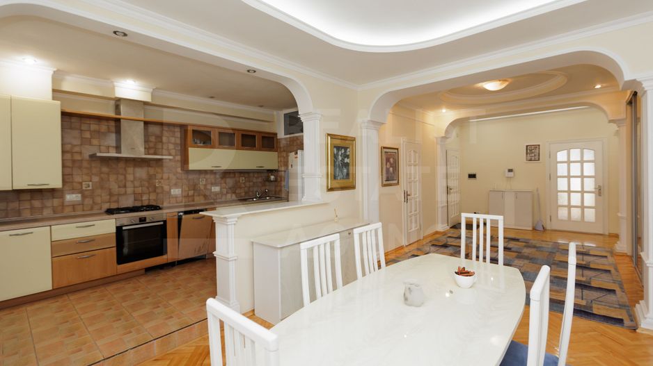 Chirie, apartament, 3 camere, str. 31 August 1989, Centru - Poză 1