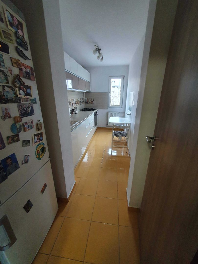 Vanzare Apartament 3 camere , 68 mp, renovat, vedere spate, Bd. Timișoara - Poză 3