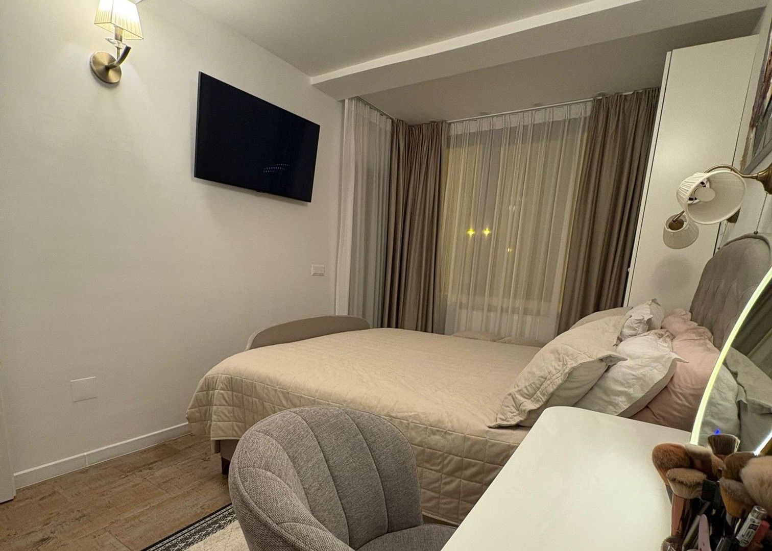 Apartament 2 camere modern I complet utilat si mobilat I loc de parcar - Poză 4