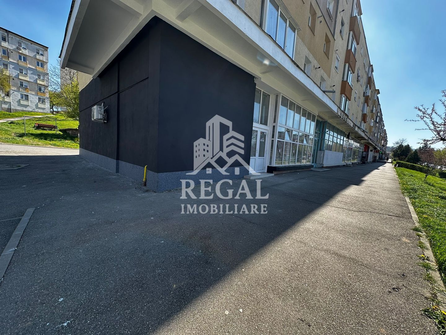 Spațiu comercial de vânzare sau închiriere – zona Parângul, 124 mp - Poză 2