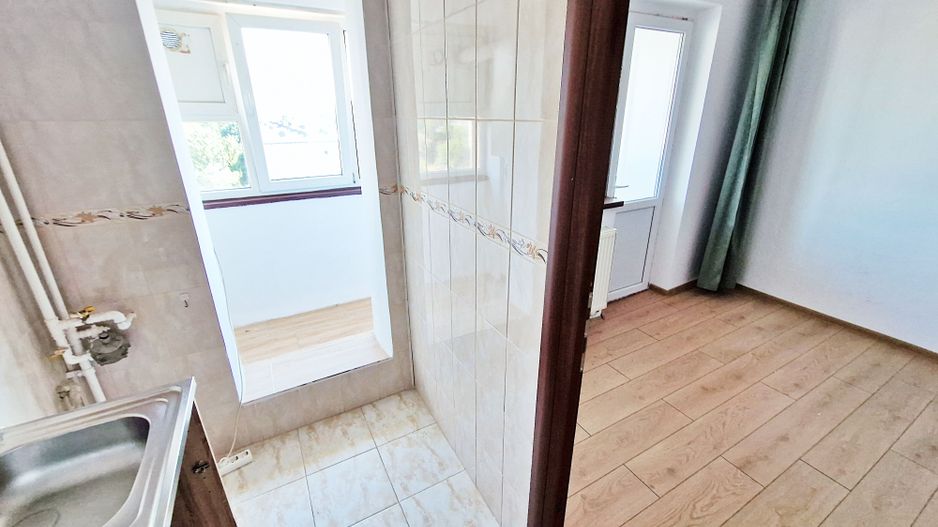 AZURA Imobiliare - Garsoniera Nemobilata Pitesti Craiovei Central - Poză 7