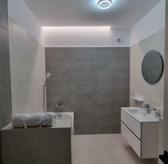 Apartament 2 camere de închiriat – VEDERE FRONTALA LA LAC/ Termen Lung - Poză 15