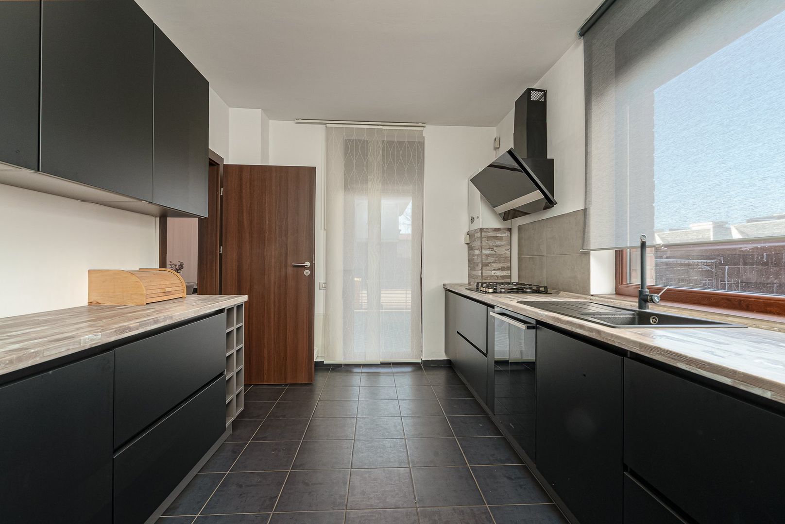 Casă ideală pentru familie–4 camere, curte amenajată, complex privat-securizat - Poză 14