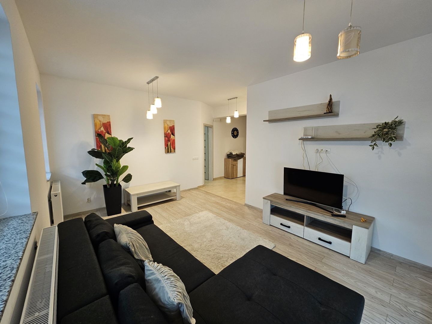 Apart 2 cam cu curte si loc de parcare - Poză 4