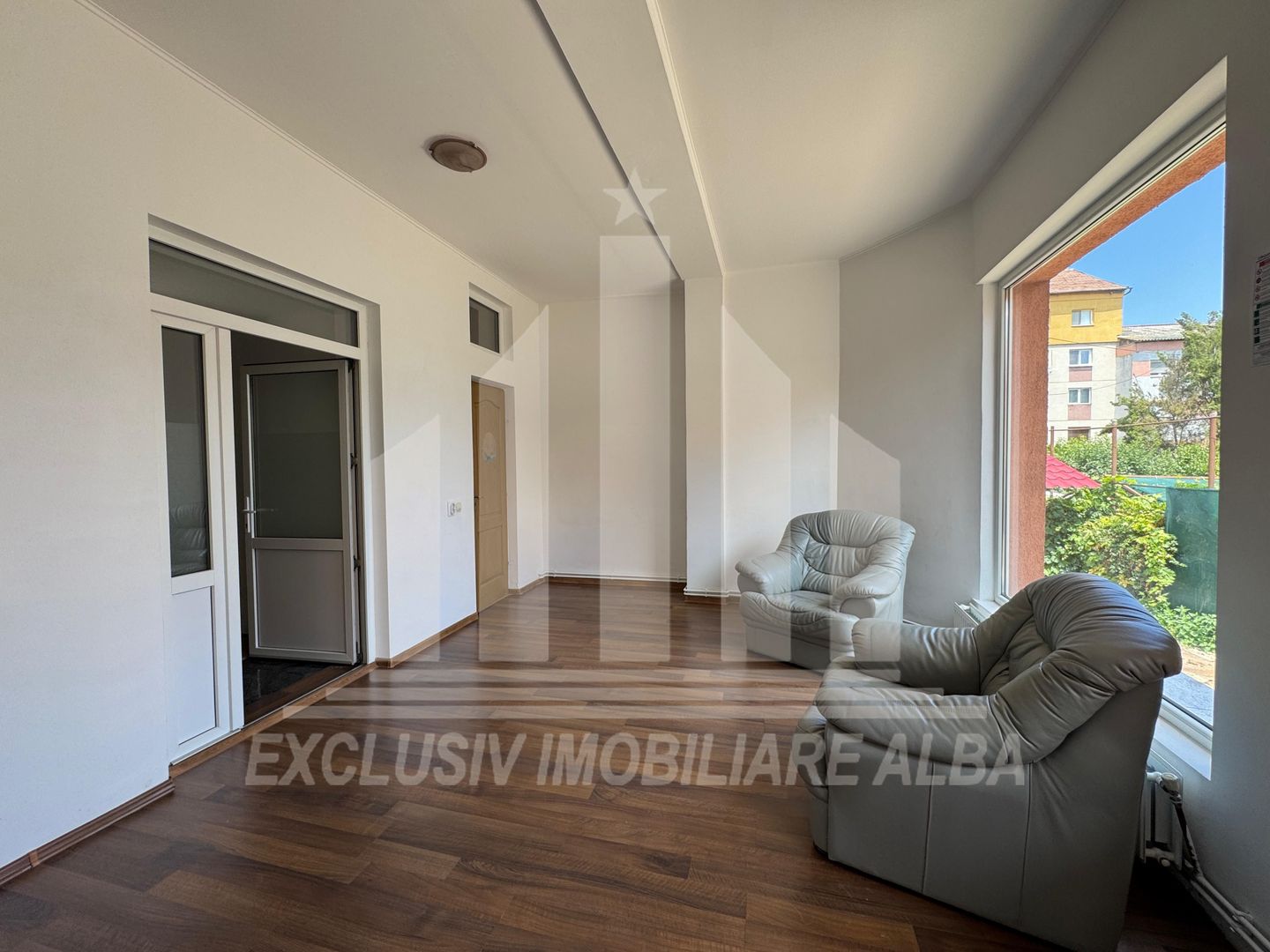 Casa individuala | De inchiriat | 200 mp | 430 mp teren | Cetate - Poză 2