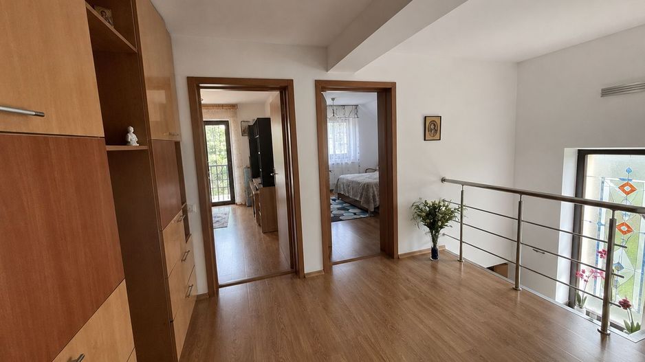 Casă individuală | 160 mp utili | 560 mp teren | Vizavi de intrarea în - Poză 6