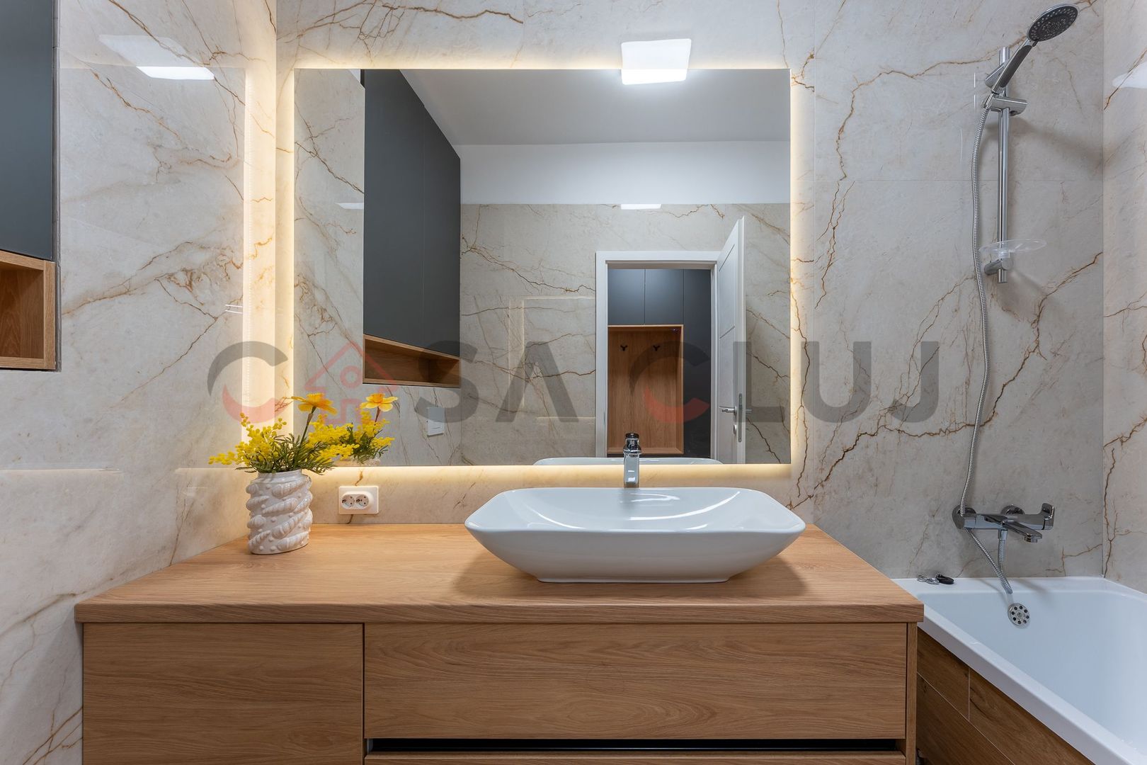 2 camere, suprafata generoasa,ready to move in - Poză 8