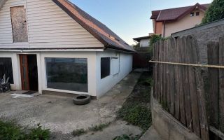 Casă de vânzare în Valea Adâncă, aproape de CUG Nicolina - Poză 2