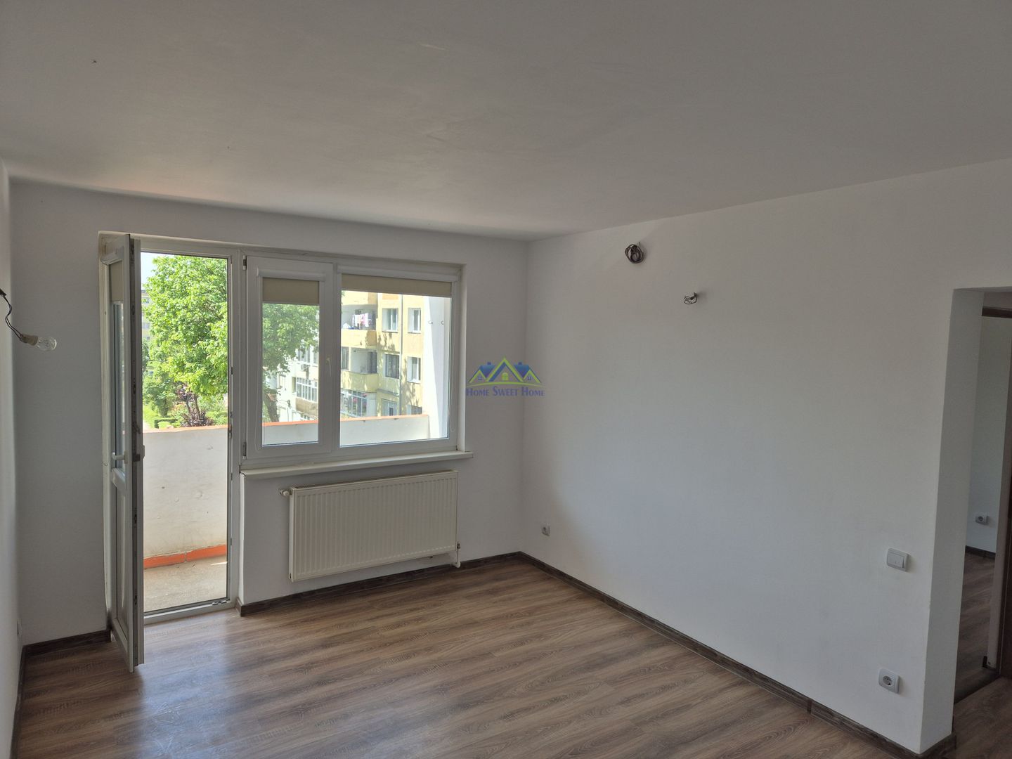 Vand apartament 3 camere, zona Profi(M3), et. 3/4, semi, 55mp, balcon - Poză 4