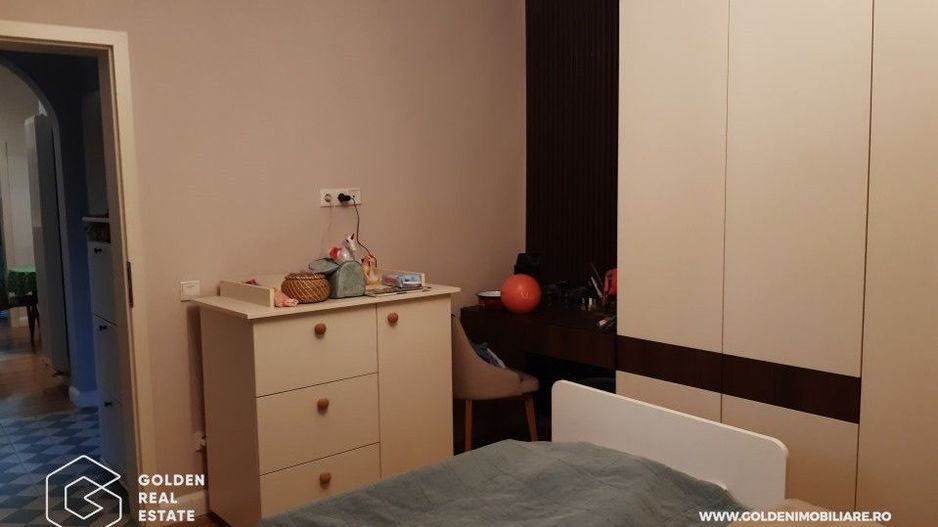 Casa mare, cu 4 apartamente a cate 1, 2, 3 și 4 camere fiecare - Poză 22