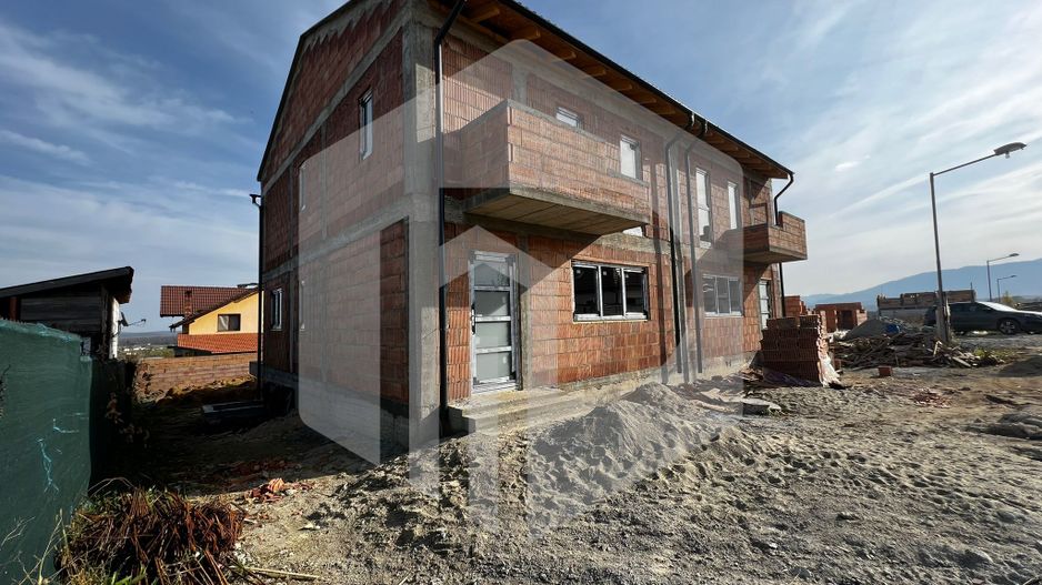 Calea Cisnadiei / Teren 250 mp + 140 mpu + Pivnita + 3 dormitoare - Poză 2