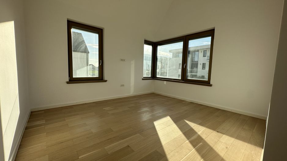 Casa cu 4 camere - Dumbarvita - Poză 8