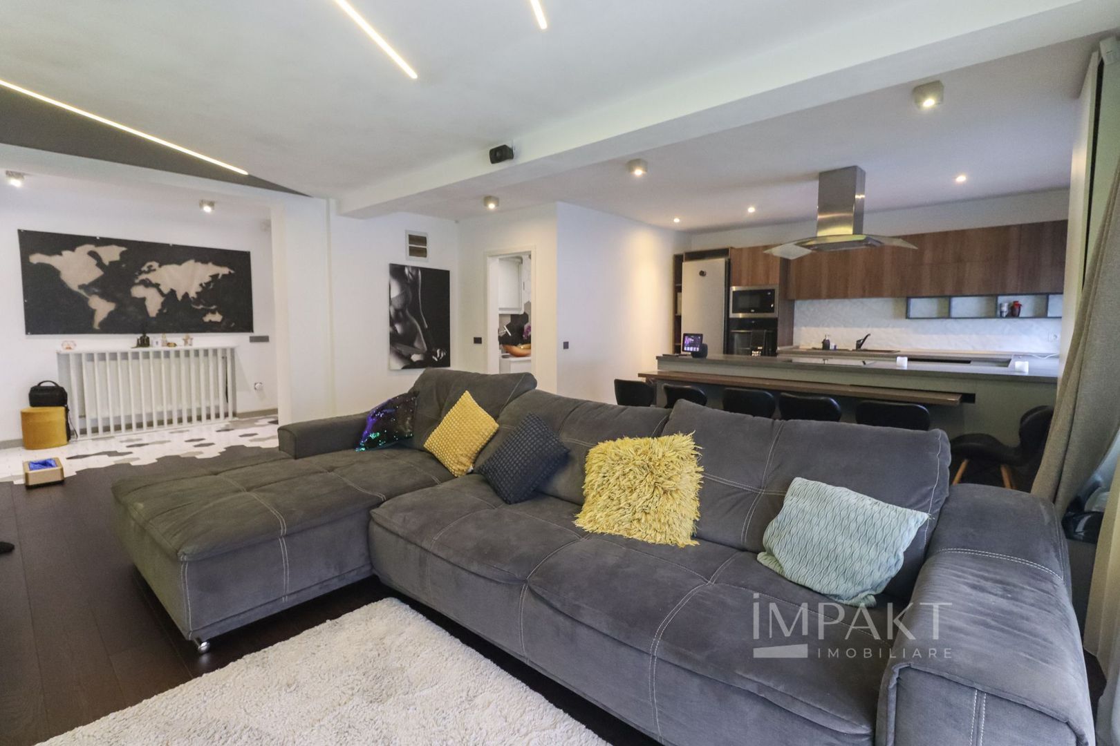 Apartament spatios cu balcon si terasa, complet mobilat, Europa! - Poză 2