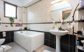 Vilă premium 11 camere | Dămăroaia | saună | fitness | teren 1.000mp - Poză 18