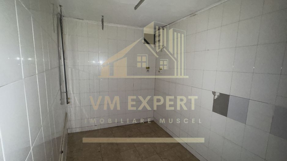 SPATIU COMERCIAL CAMPULUNG ZONA CENTRALA - Poză 7